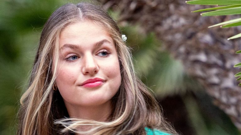 What is the meaning of the necklace that Princess Leonor will receive when she turns 18? What is the necklace of the Order of Charles III