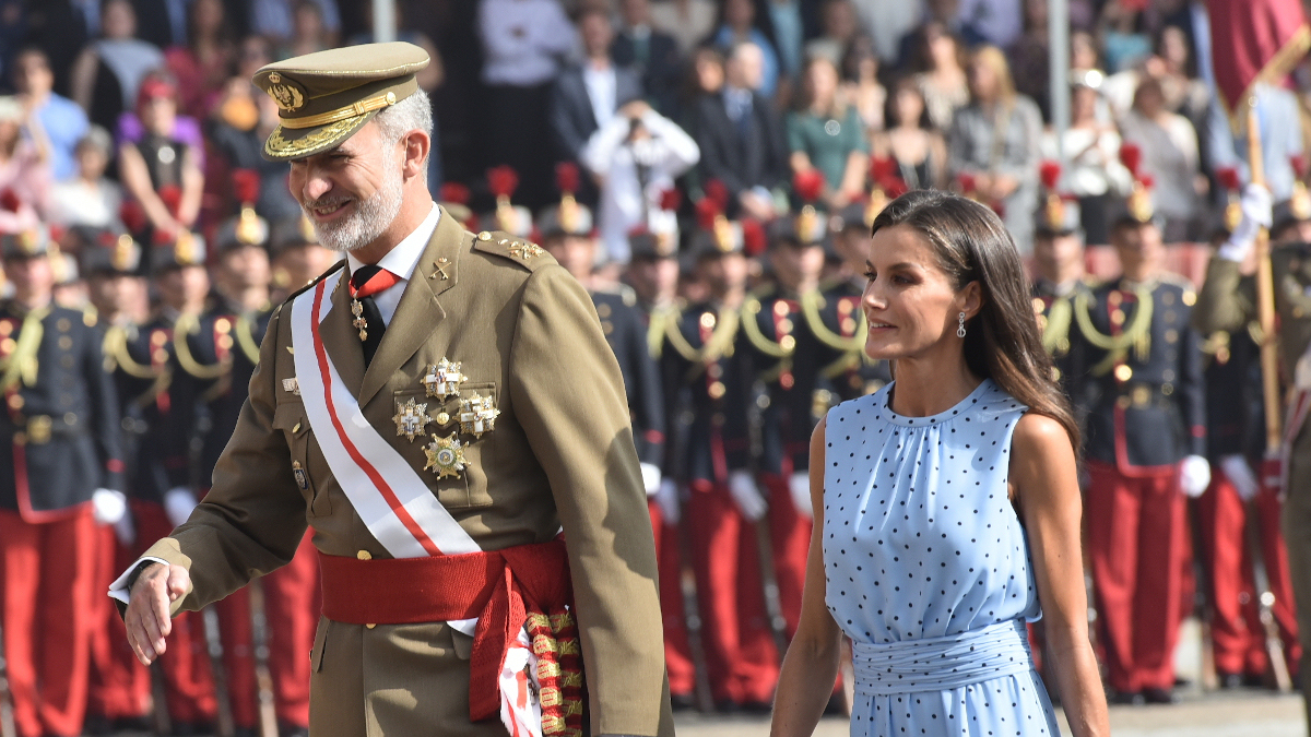 Queen Letizia's gestures during Leonor's oath to the flag