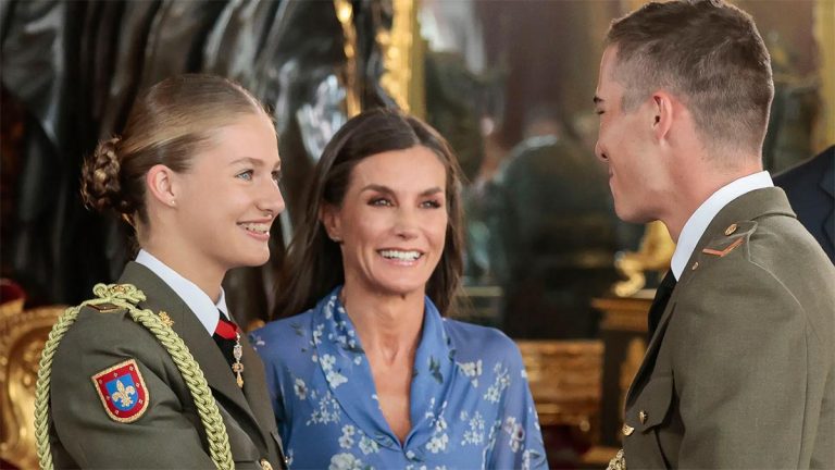 PHOTOS: Handsome soldier steals Princess Leonor smile and other oddities from Columbus Day Parade Princess Leonor at the Columbus Day