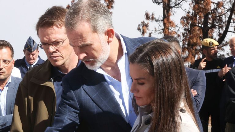 PHOTOS: The King and Queen of Spain inspect the damage caused by the fires in Tenerife The King and Queen of Spain in Tenerife