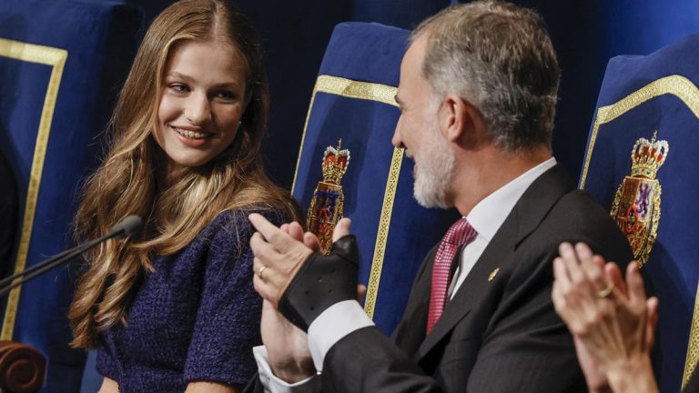What happened to King Felipe’s hand and why did he have to undergo surgical intervention? Surgery on King Felipe's hand