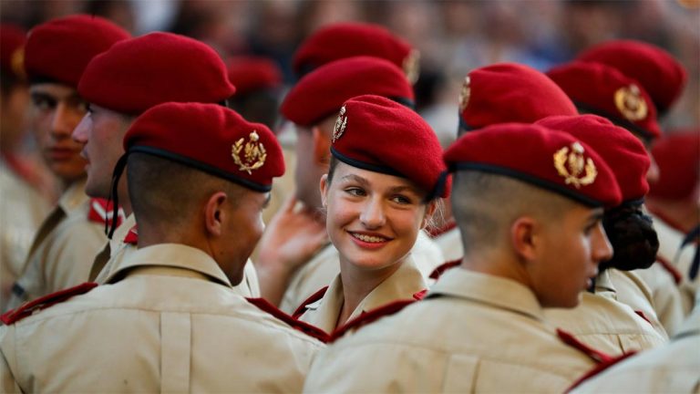 These are the photos where Princess Leonor appears with the handsome soldier: They went viral on social media Photos of Princess Leonor and the handsome soldier