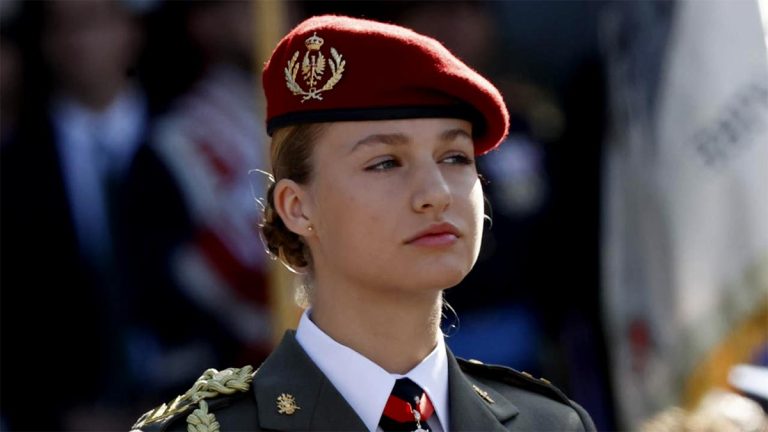 Romance ruled out between handsome military man and Princess Leonor: What did he say to her that made her blush? Princess Leonor and the young soldier