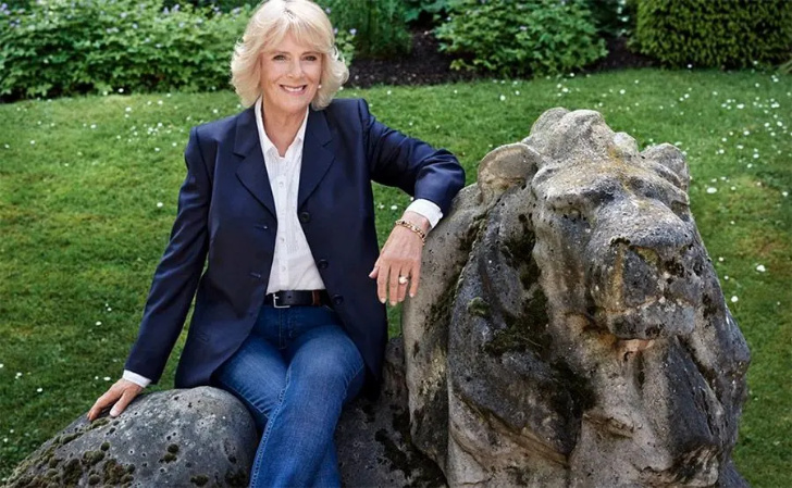 queen camilla in jeans