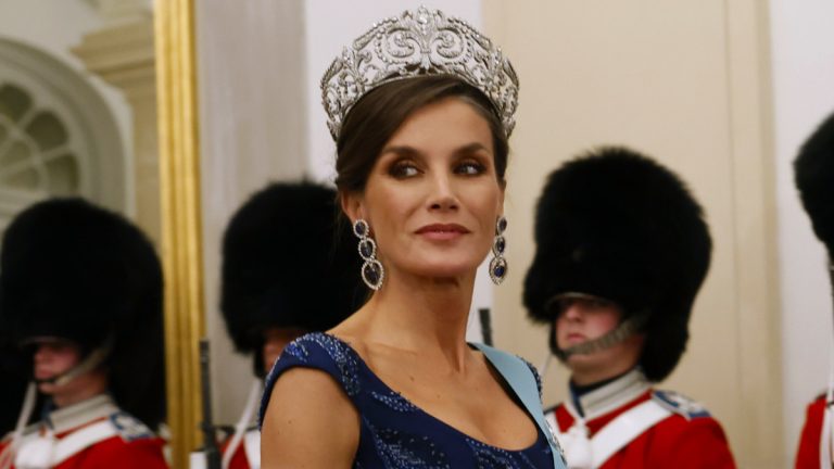 PHOTOS: Queen Letizia wears the Fleur de Lis tiara, the main jewel of the Spanish royal family Queen Letizia at State Banquet in Denmark