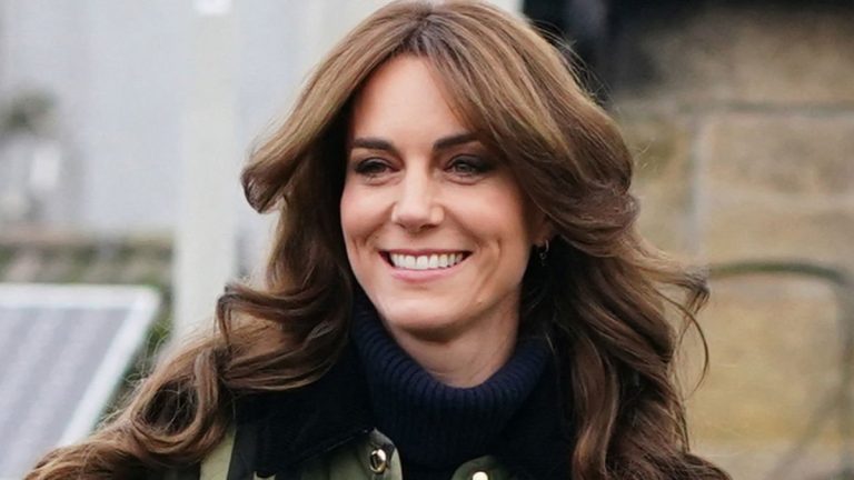 VIDEO: Kate Middleton’s simple trick for flawless hair at all times Kate Middleton’s hair secret