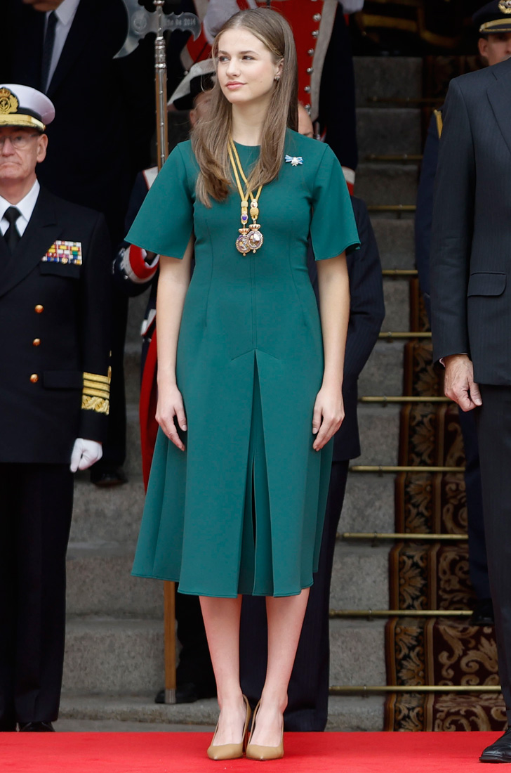 Princess Leonor in a green dress by Adolfo Dominguez