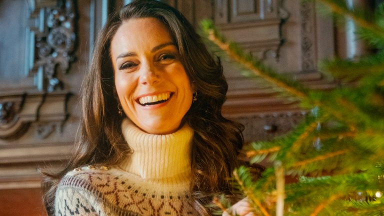 Kate Middleton dressed in Christmas sweater announces her annual Christmas carol service at Westminster Abbey kate middleton Christmas sweater