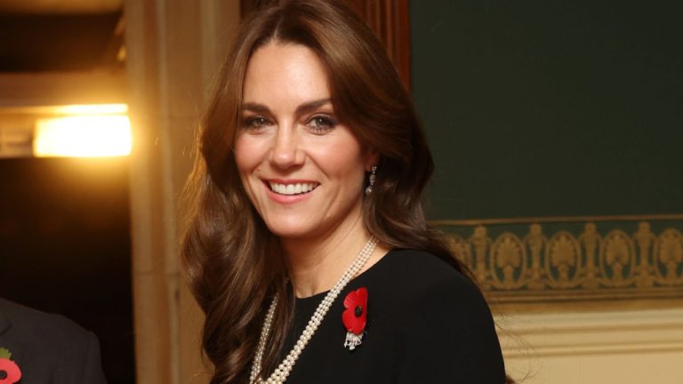 The best photos of the Festival of Remembrance: Kate Middleton in Elizabeth II jewelry and Princess Anne in a 1999 dress The Royal British Legion Festival Of Remembrance