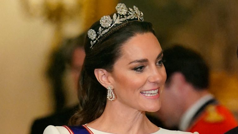 PHOTOS: Kate Middleton debuts a stunning tiara that has not been seen since the 1930s: What is the story behind this piece of jewelry? Kate Middleton wears the Strathmore Rose tiara