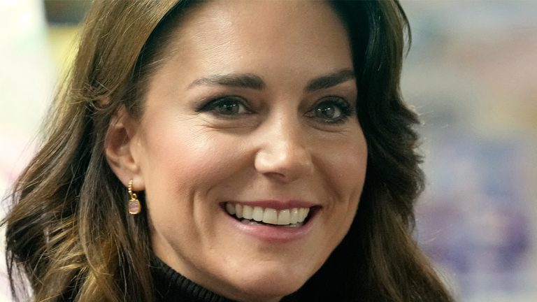 Is Kate Middleton looking to go unnoticed? Kate Middleton's styling on her visit to Sebby's Corner