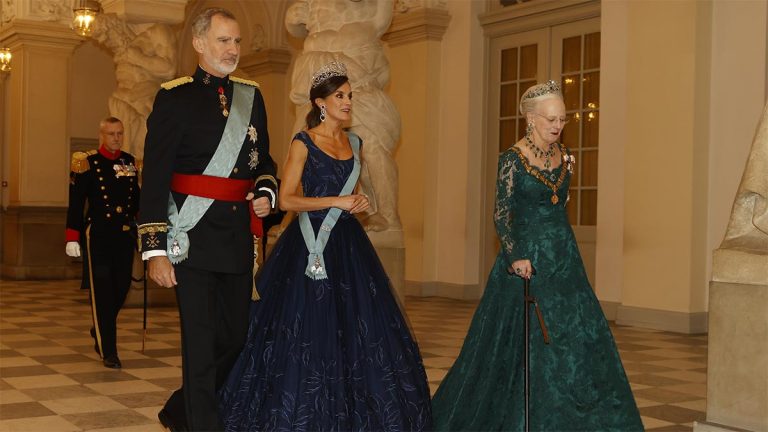 PHOTOS: Duel of Queens! The most elegant royals attend the State banquet in honor of the King and Queen of Spain King and Queen of Spain in Denmark » The Royal House of Borbon