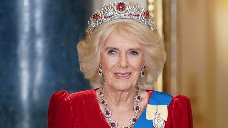 Tiara night! These are the jewels worn by Queen Camilla at the state dinner in honor of the President of South Korea Queen Camilla wore the Burmese ruby tiara