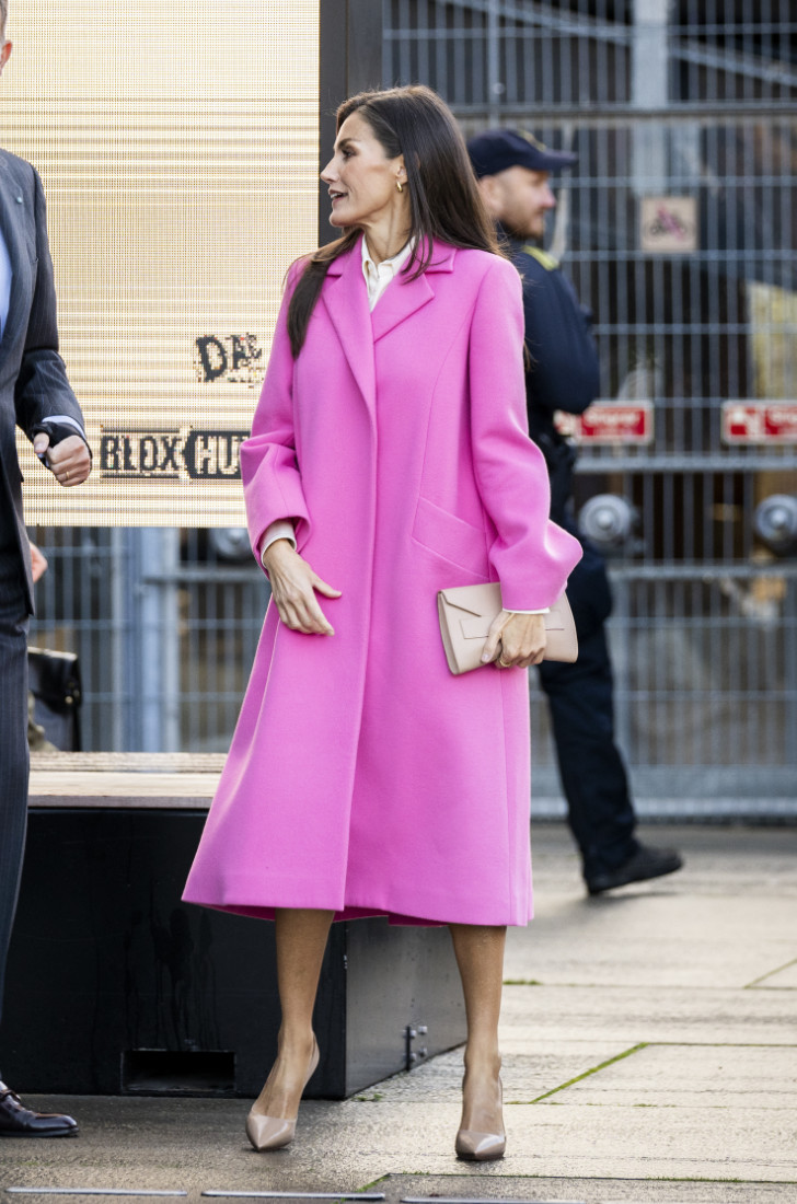 Queen Letizia in pink coat by Carolina Herrera.