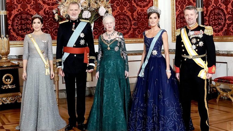 King Felipe was flirting with Princess Mary of Denmark? How Queen Letizia reacted (Viral video) King Felipe's Flirting with Mary Donaldson