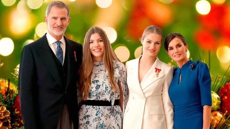 19 Christmas Cards of the King and Queen of Spain with their Daughters Spanish Royal Family Christmas Cards
