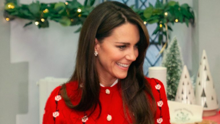 Kate Middleton wears Christmas red for an emotional event Kate Middleton at Christmas