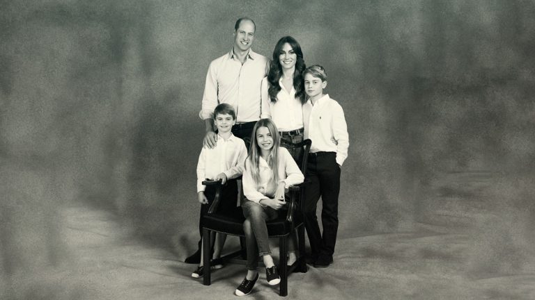 Hilarious theories about the Prince and Princess of Wales’ Christmas card photo What happened to Prince Louis' finger