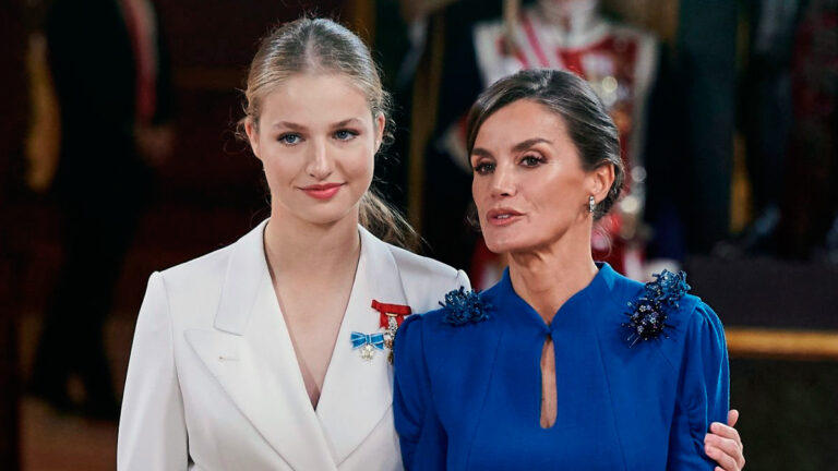 Queen Letizia steps back in favor of Princess Leonor Princess Leonor's debut at the Military Parade 2024