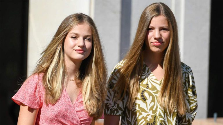 New official PHOTOS of the Princess Leonor and the Infanta Sofía have been released Official photos of Princess Leonor and Infanta Sofia