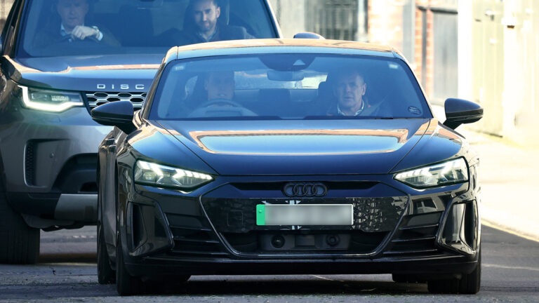 What kind of car did Prince William drive to visit Kate in the hospital? what kind of car does Prince William drive