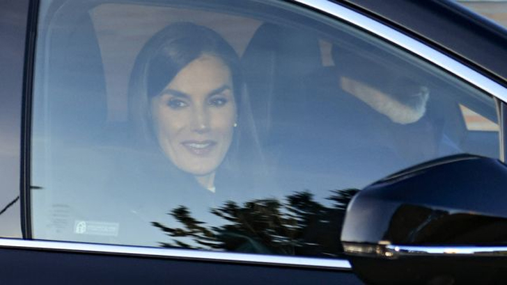 Queen Letizia arriving at the home of her father, Jesus Ortiz.