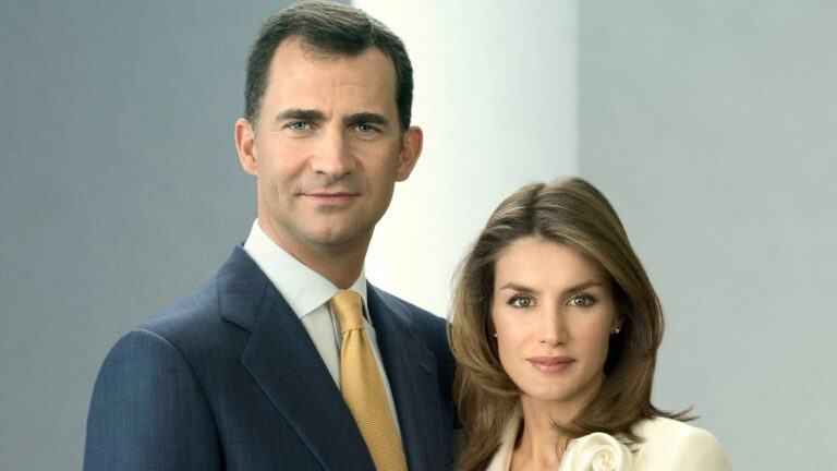 Controversial choice of Annie Leibovitz to portray the King and Queen on their 20th anniversary generates criticism King Felipe and Queen Letizia's anniversary photo