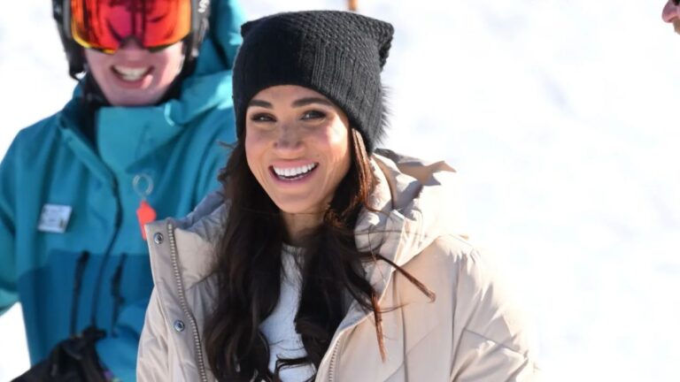 Watch: Social media goes wild over Meghan Markle’s strange gesture in Canada Meghan Markle's gesture in Canada