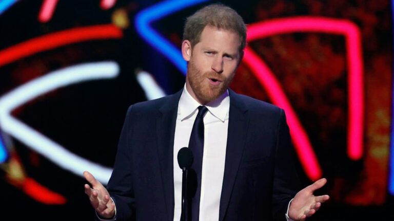 VIDEO: Prince Harry appears publicly after his express visit to the UK Prince Harry jokes at NFL Honors