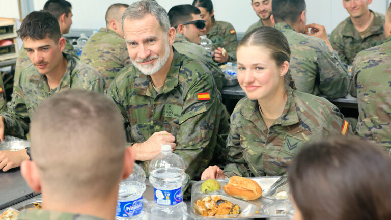 PHOTOS: What did King Felipe and Princess Leonor eat at the military academy? King Felipe visits Princess Leonor at the military academy