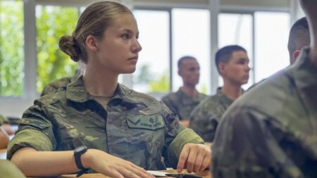 Scandal at Princess Leonor’s Military Academy involving an officer and a student romancing Princess Leonor's Military Academy