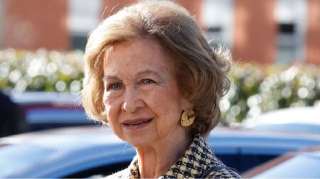 Queen Sofia leaves the hospital