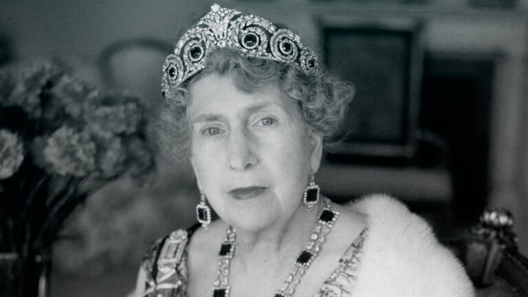 PHOTO: Spectacular jewelry from Queen Victoria Eugenie to be auctioned off Queen Victoria Eugenie of Spain's jewelry