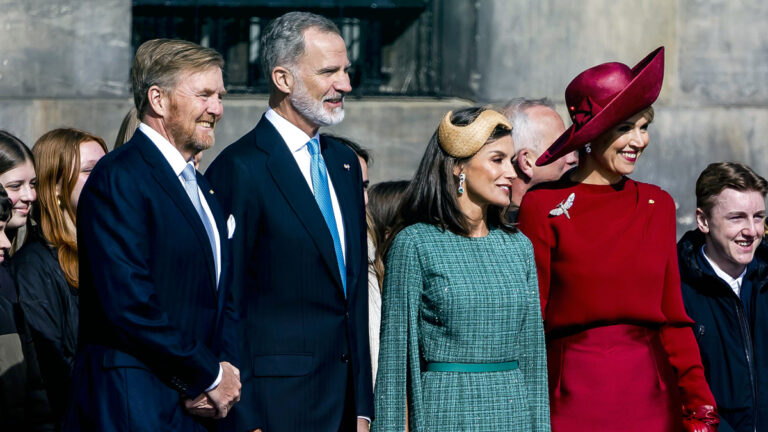 The King and Queen of Spain are received by the Dutch King and Queen at Dam Square in Amsterdam The King and Queen of Spain at Dam Square