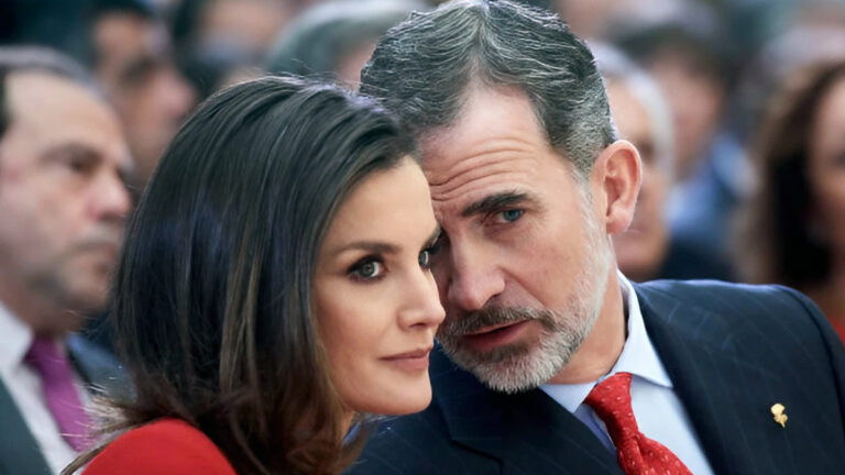 PHOTOS: The gestures of love between King Felipe VI and Queen Letizia of Spain King Felipe and Queen Letizia's public gestures of love