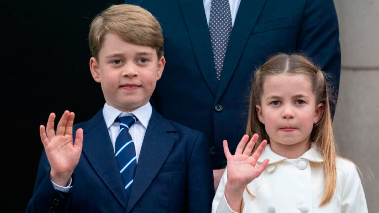 Prince George and Princess Charlotte’s adorable moment goes viral Prince George and Princess Charlotte