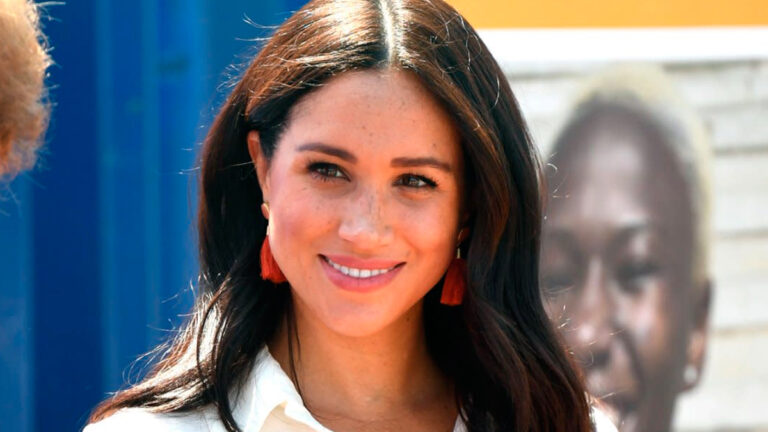 Meghan Markle returns to Instagram for a good cause Meghan Markle Abigail Spencer Kelly McKee