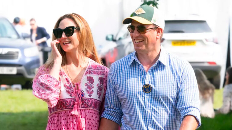 PHOTOS: Peter Phillips Spotted with New Girlfriend Who is Peter Phillips' new girlfriend?