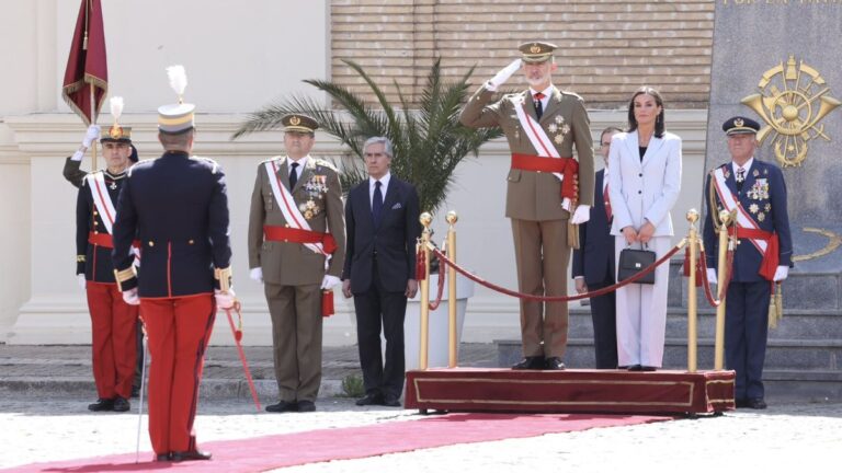 The best photos of Felipe and Letizia’s meeting with Princess Leonor at the Military Academy King Felipe at the Military Academy