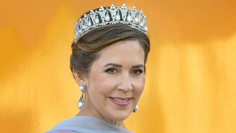 Queen Mary Wears Prestigious Pearl Poiré Tiara for First Time at Gala Dinner in Norway Queen Mary at Gala Dinner in Norway