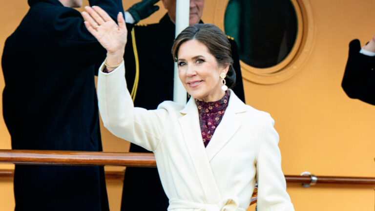 Queen Mary of Denmark’s mysterious last outfit in Sweden Queen Mary of Denmark's last outfit in Sweden