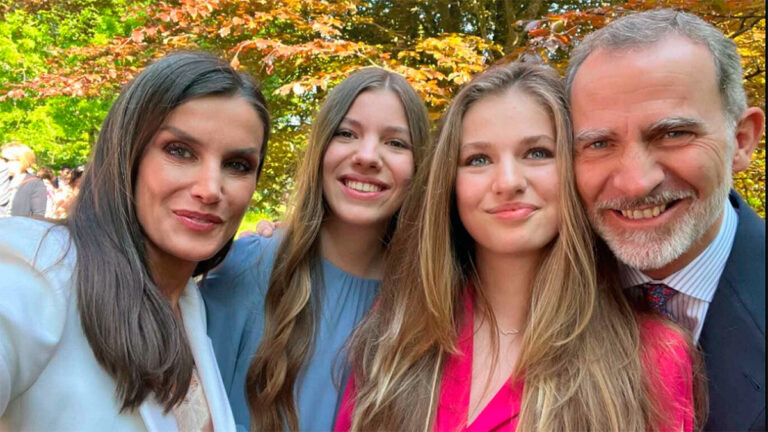 PHOTOS: A Mother’s Love: Queen Letizia’s Heartfelt Connection with Her Daughters » The Royal House of Borbon