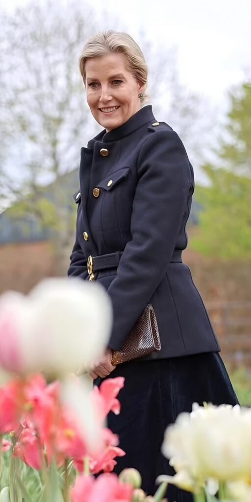 Duchess Sophie’s Fashion Choice in Somerset(02)