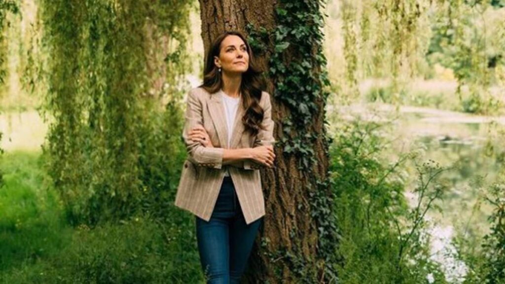 All details: The casual and relaxed look of the Princess of Wales on her reappearance Kate Middleton's blazer outfit