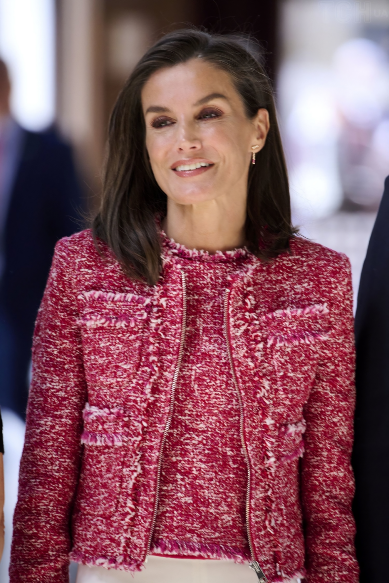 Queen Letizia in a Fuchsia Top by Mango in Oviedo » Queen Letizia Style