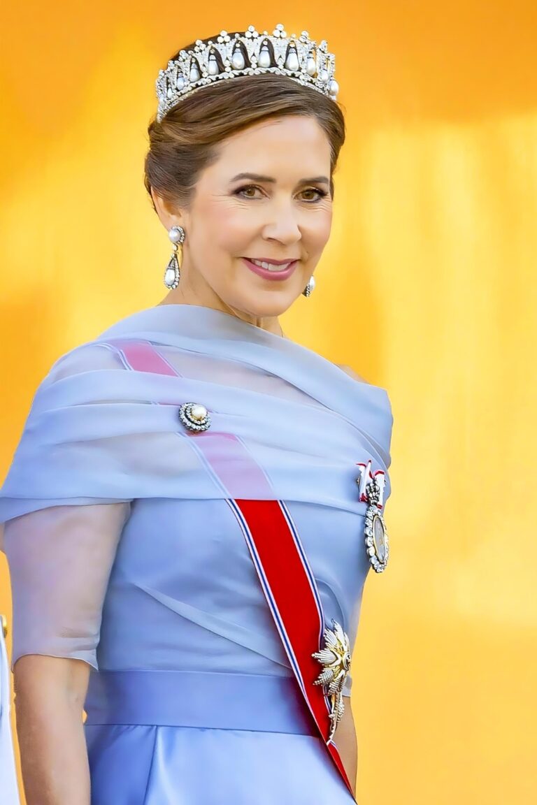 Queen Mary in a Royal White and Pink Ensemble in Oslo » Queen Mary Style