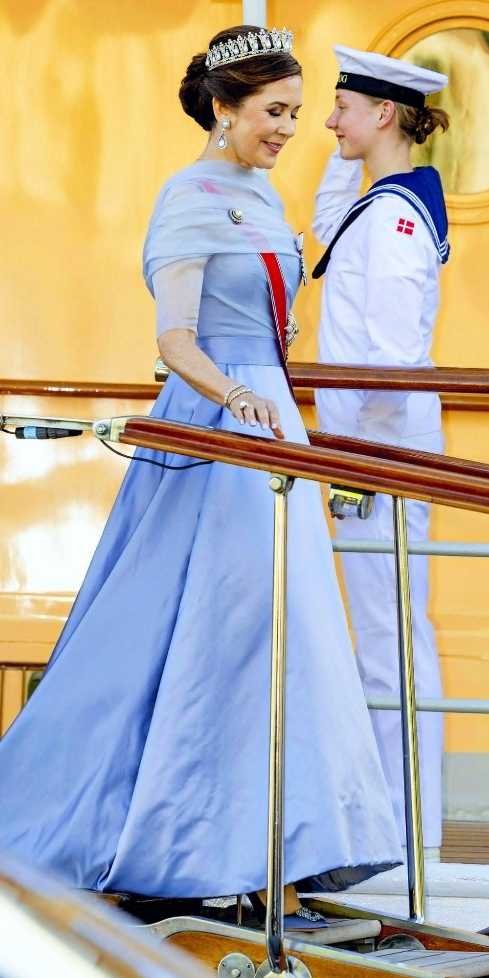 Queen Mary in a Royal White and Pink Ensemble in Oslo » Fashion