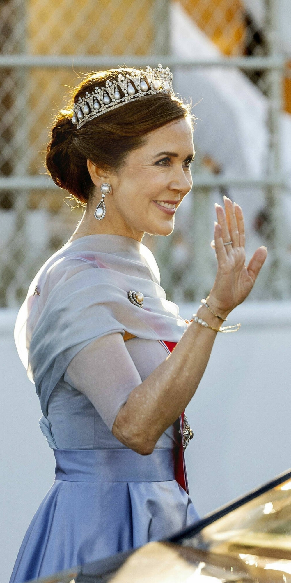 Queen Mary in a Royal White and Pink Ensemble in Oslo » Fashion