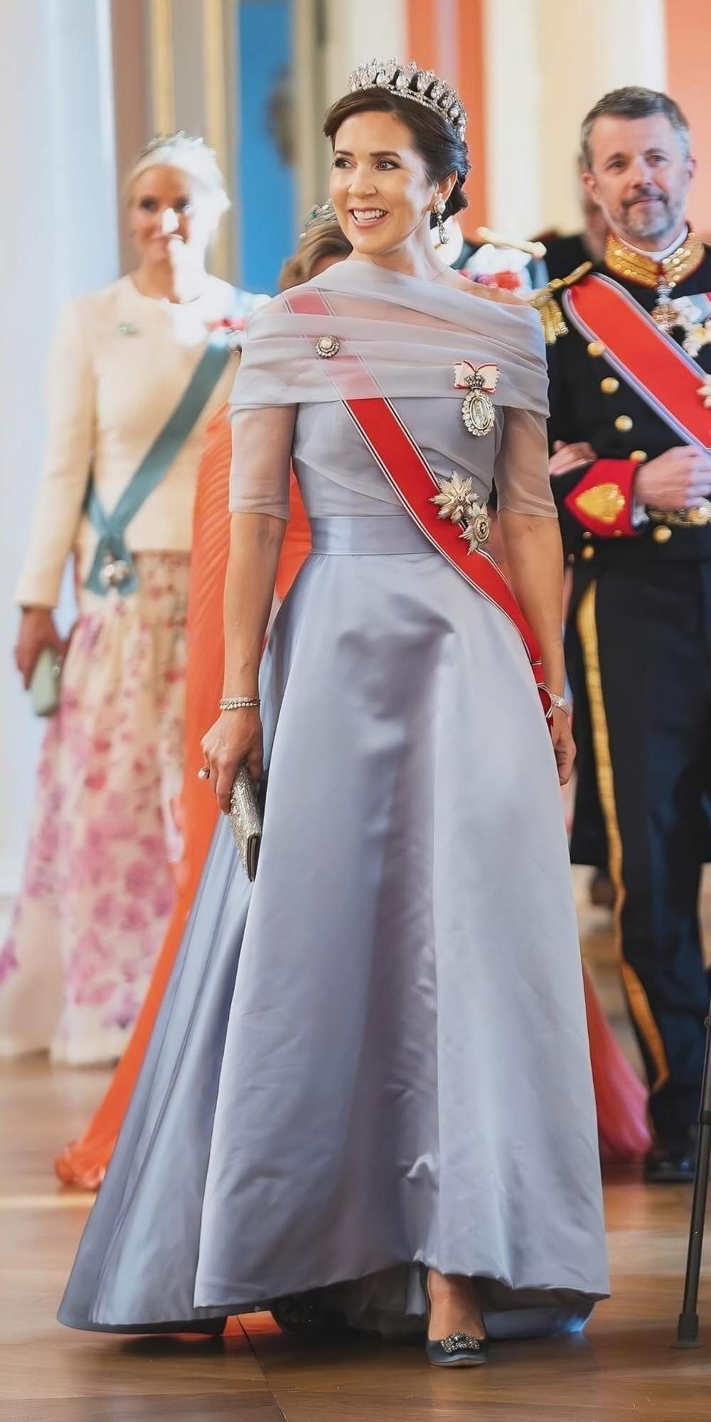 Queen Mary in a Royal White and Pink Ensemble in Oslo » Fashion