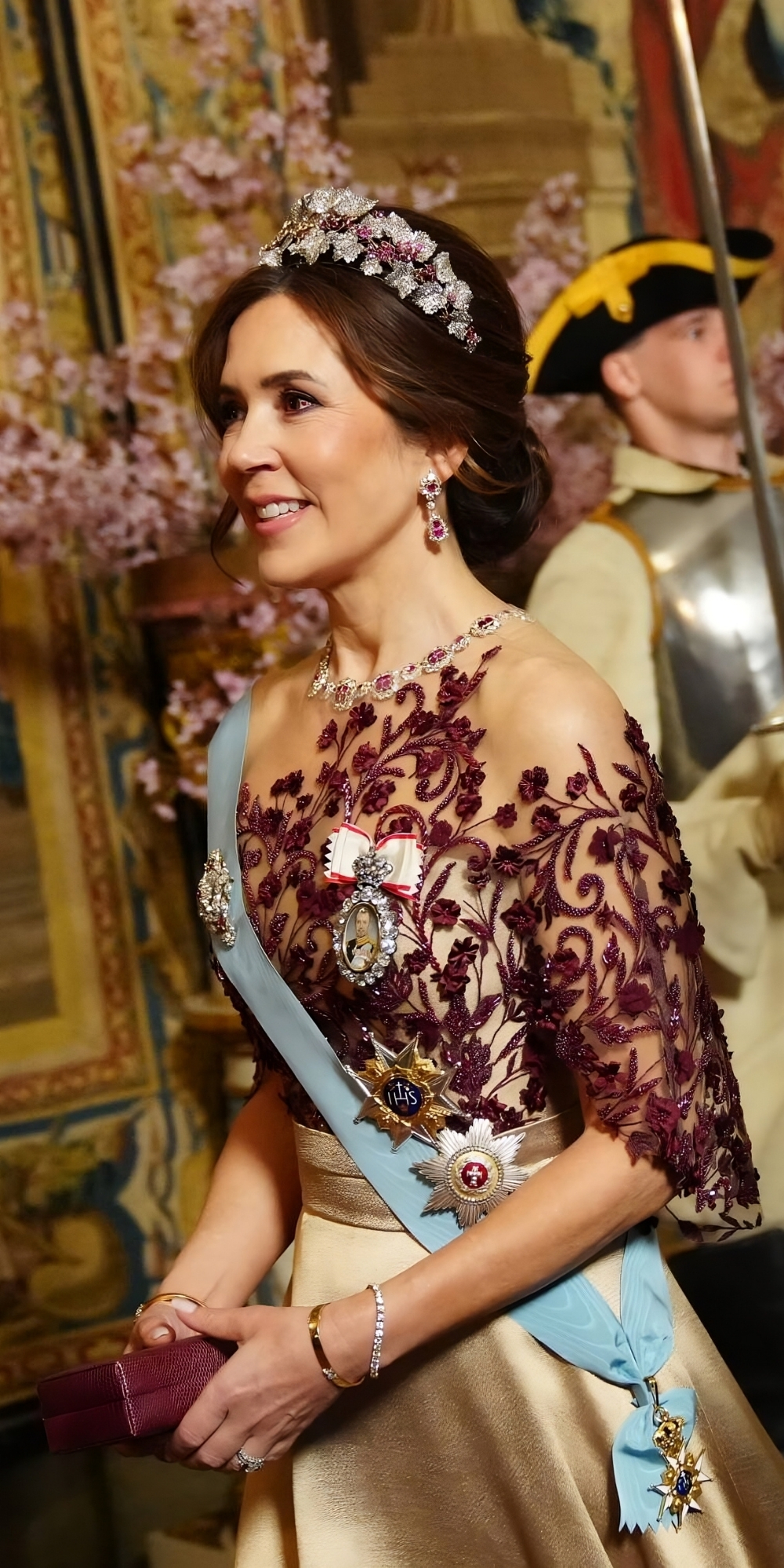 Queen Mary in a Mark Kenly Domino Tan Dress at Royal Palace Queen Mary in a Mark Kenly Domino Tan Dress » Fashion